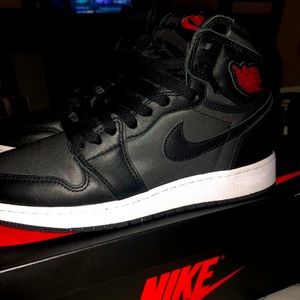 Retro Jordan 1 hi gym red